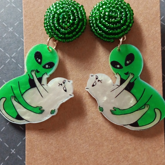 Funny Green Alien and Cat Acrylic Dangle Drop Earrings New! - Picture 5 of 5